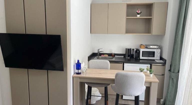 Lovely serviced apartment with patio | Pet-friendly — photo 4