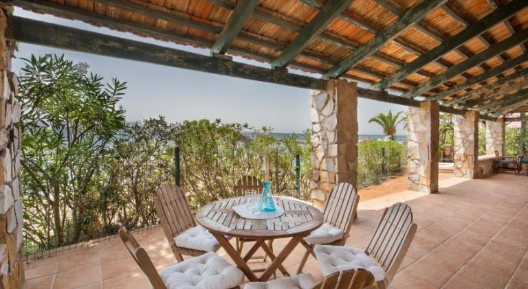 Fully equipped pleasant vacation home with barbecue, yard & patio | Next to the beach | Good for workation | Pets allowed in Cartagena