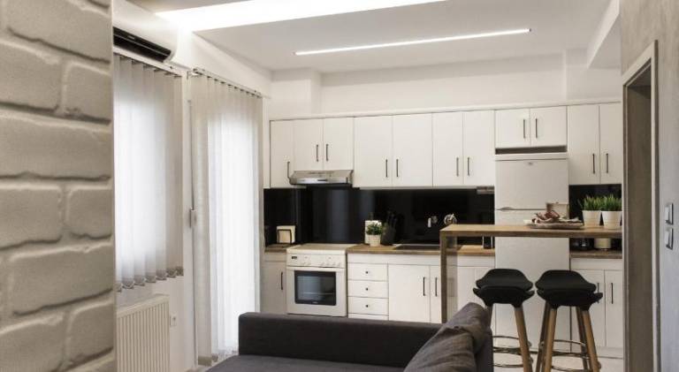 Fully equipped apartment with terrace & hot tub | Next to Church of the Holy Apostles | Good for workation | Pets allowed — photo 3