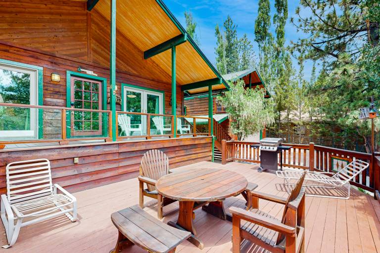 Rooster's Den Charming house with expansive deck, cable, internet, near Big Bear Lake — photo 2