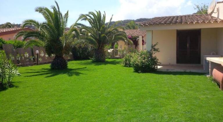 Beautiful vacation home with barbecue, patio & garden | Close to the beach | Dogs allowed in Muravera