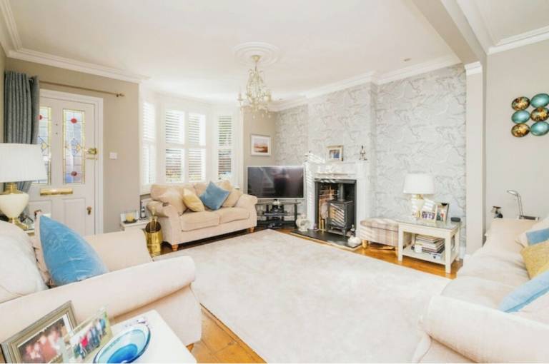 Cottage Ascot