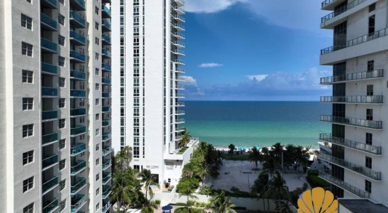 Oceanfront Luxury Condo - Private Beach Access, Pool & Game Room in Aventura, FL