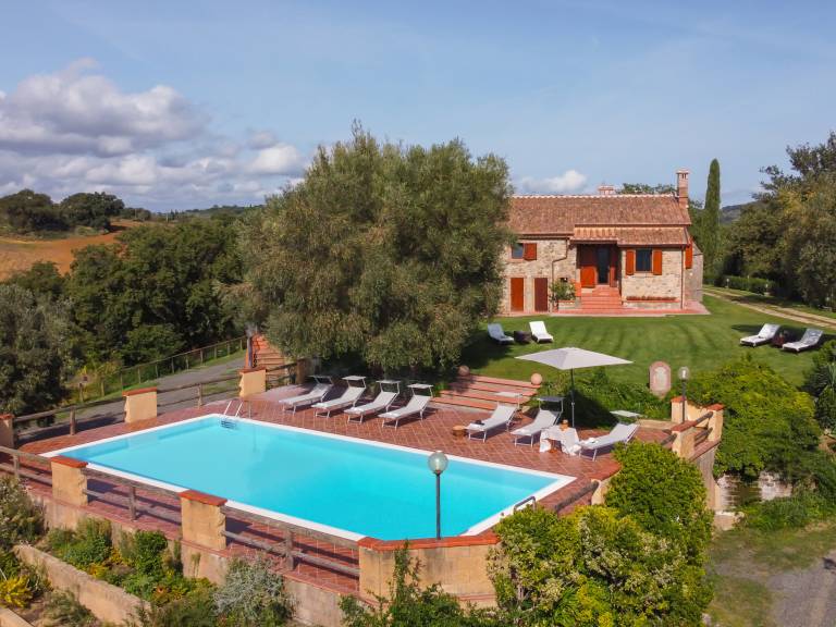 Family-friendly villa with grill, private pool & garden | Pool view | Pet-friendly — photo 3