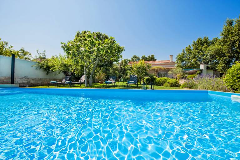 Family-oriented villa with barbeque, patio & private pool | Dogs allowed — photo 2