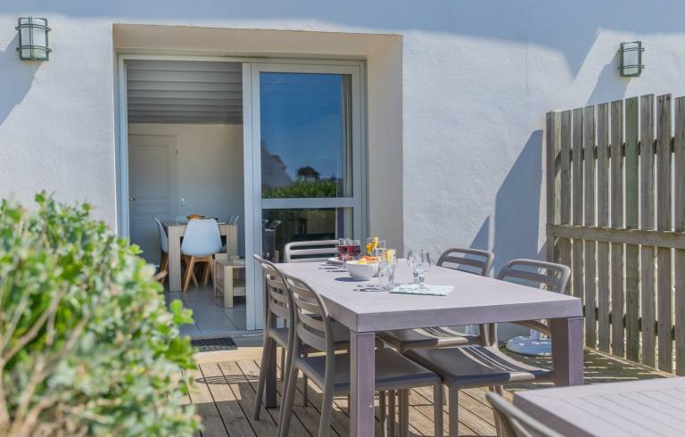 Rental apartment with patio & pool — photo 3