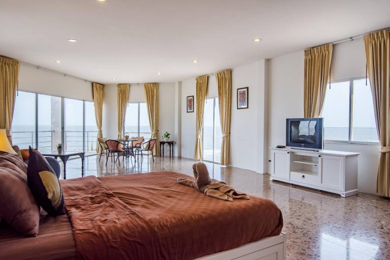 Charming rental apartment with pool & barbeque | Perfect for remote work | Pets are welcome — photo 2