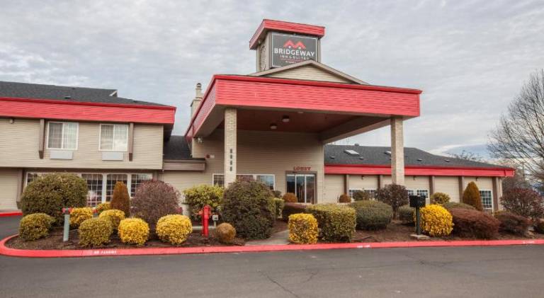 Bridgeway Inn & Suites - Portland Airport in Portland, OR