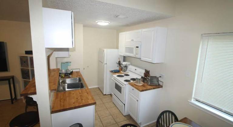 Charming house with hot tub | Pet-friendly — photo 3