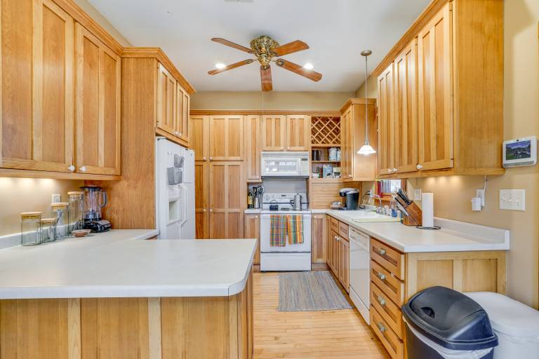 Eau Claire Retreat: Close to Campus & Dtwn! — photo 2