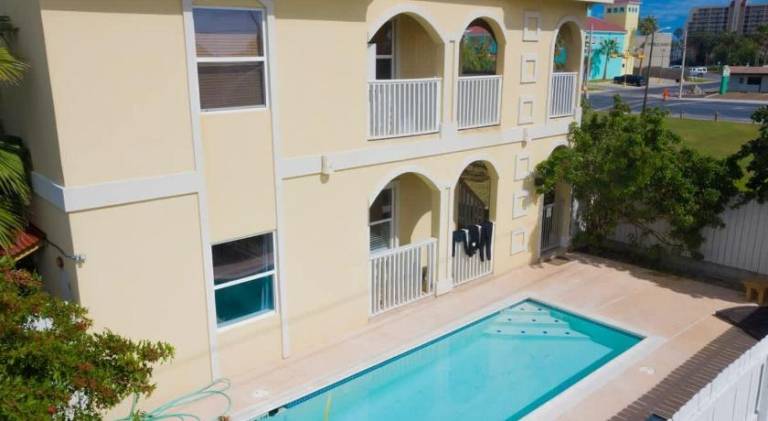 Walk to Beach Condo with Pool unit C - Island Morning Sun 3 — photo 5