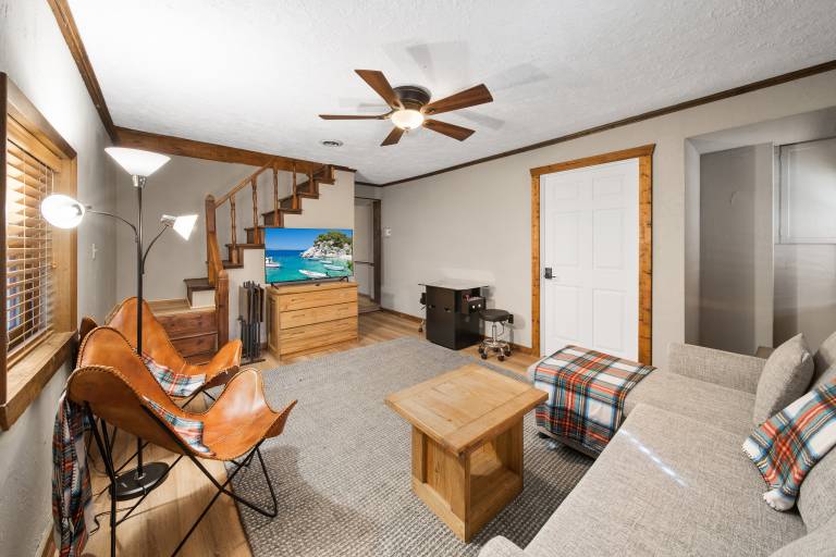 Cabin with hot tub & grill | Mountain view — photo 3