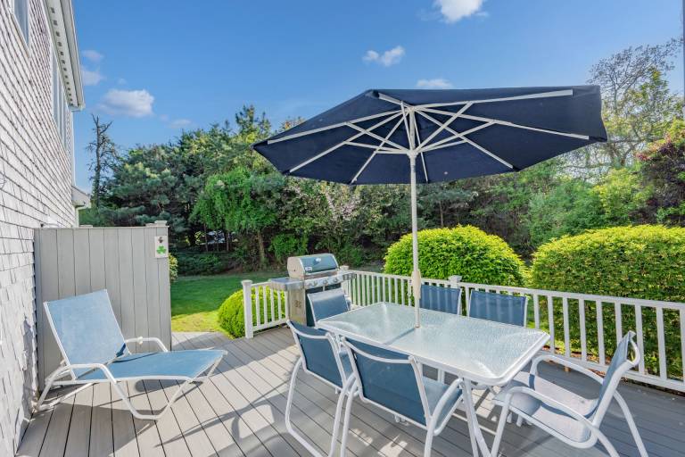 Walk to Beach AC Wifi Central location