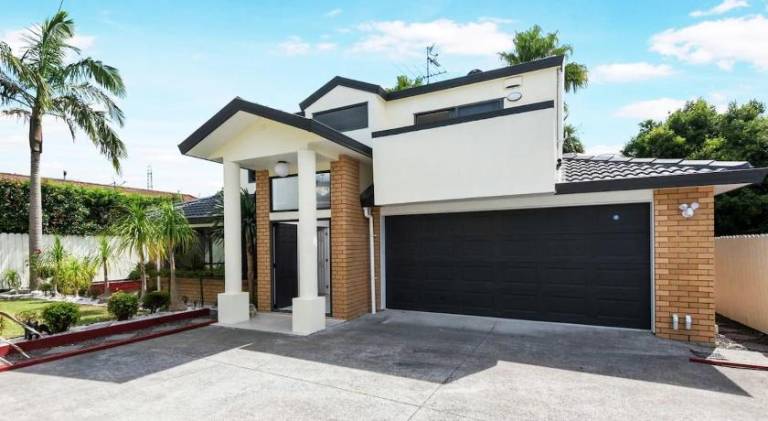 Vacation home with 1 room for 16 persons in Auckland
