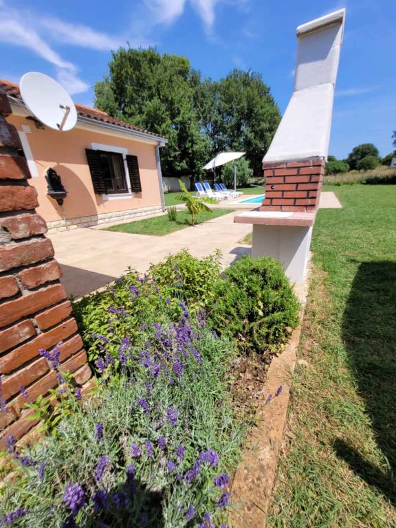 Child-friendly charming house with private pool, yard & barbeque | Pet-friendly — photo 4