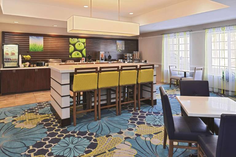 La Quinta Inn & Suites by Wyndham Ruidoso Downs — photo 4