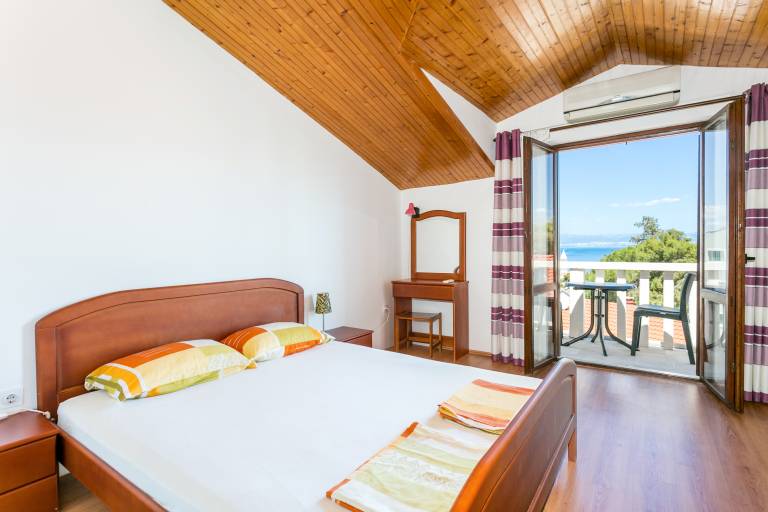 Three bedroom apartment with balcony and sea view Supetar, Brač (A-5670-a) in Supetar