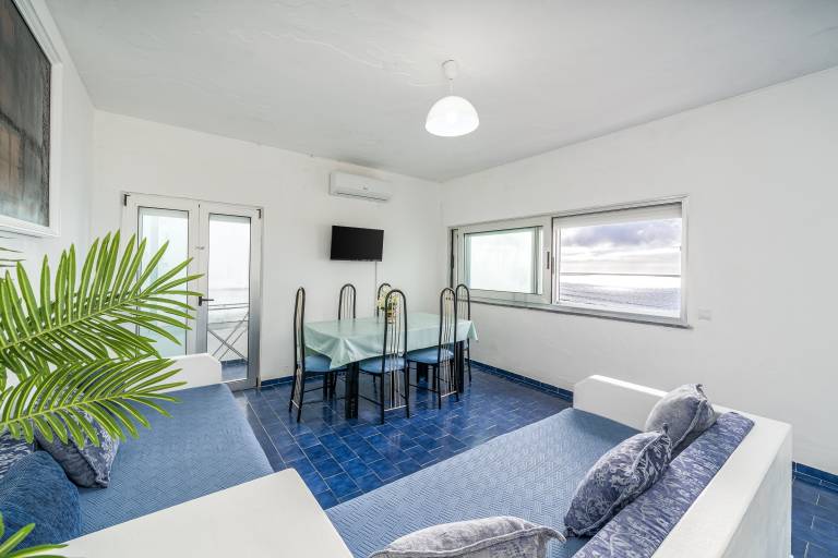 Apartment 'Alberto' with Sea View, Wi-Fi and Air Conditioning in Portimão
