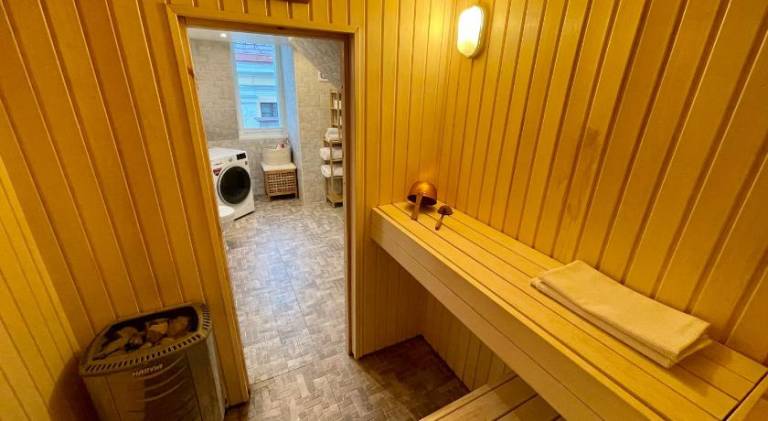 Luxury penthouse with terrace & sauna in Old Town — photo 4