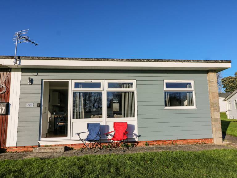 Cottage with patio & garden in Dartmouth