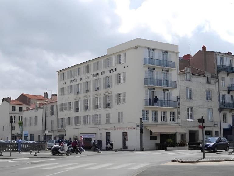 Tour de Nesle La Rochelle Vieux Port 3 etoiles in La Rochelle