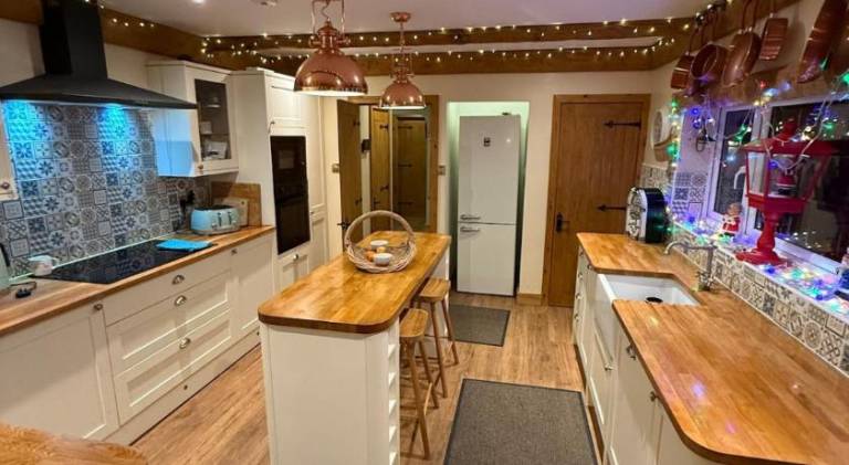 House with hot tub & garden | Pets are welcome — photo 4