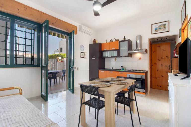 Rental apartment with terrace & garden | Garden view — photo 2