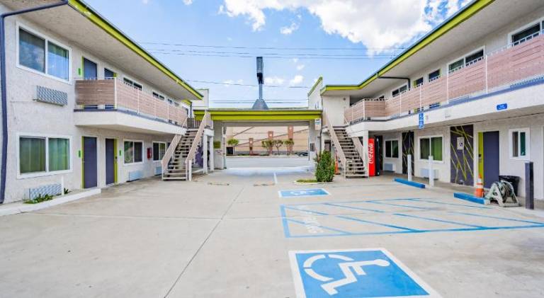 Exclusivo Inn and Suites — photo 5