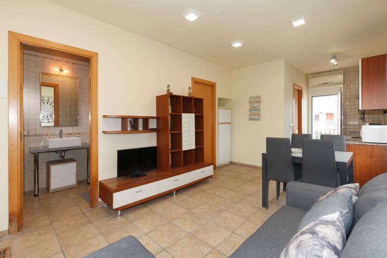 Fully equipped lovely rental apartment with yard & terrace | Next to the beach | Pets are welcome — photo 3