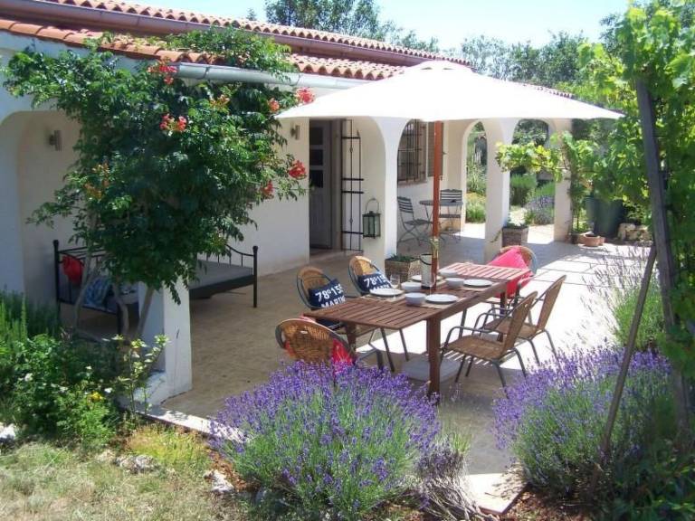 House with yard, barbecue & private pool | Pets are welcome — photo 2