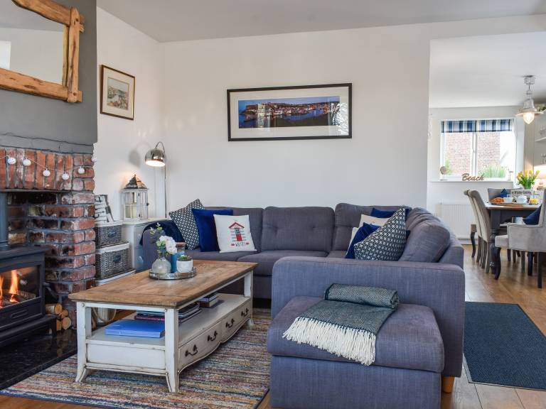 Cottage with garden | River view in Whitby