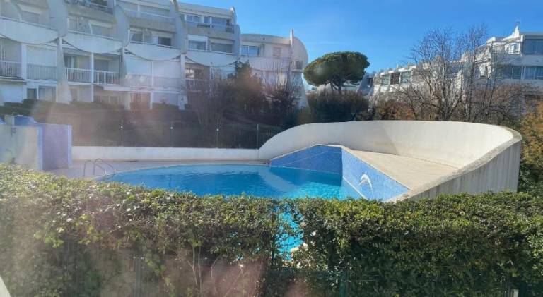 Rental apartment with pool in La Grande-Motte