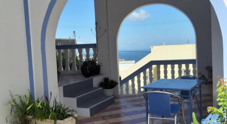Holiday apartment with patio & yard — photo 4