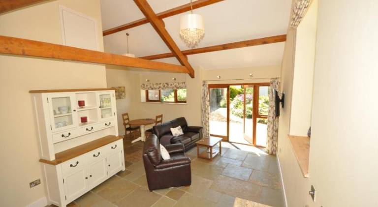 House with pool & hot tub — photo 2