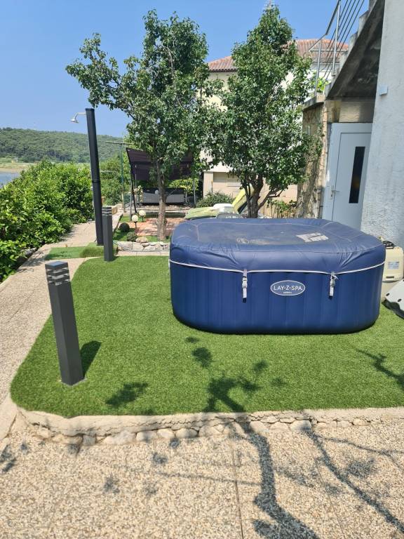 Fully equipped pleasant rental apartment with jacuzzi, patio & BBQ | Sea view | Pets are welcome — photo 4