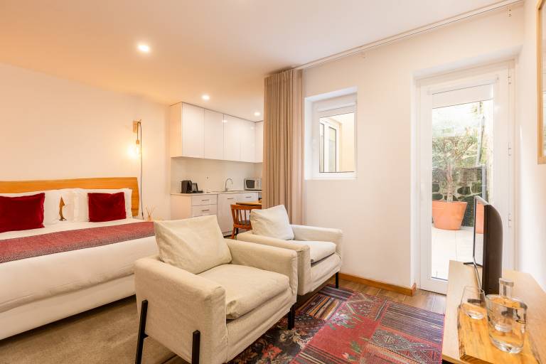 Studio with patio | Next to São Bento Railway Station | Pet-friendly — photo 3