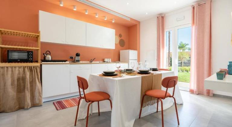 Holiday apartment with BBQ, garden & patio — photo 5