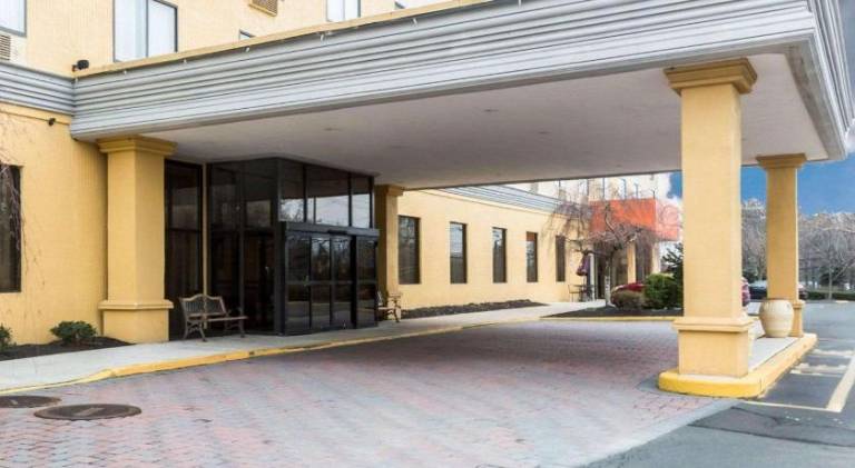 Clarion Hotel Somerset - New Brunswick — photo 3