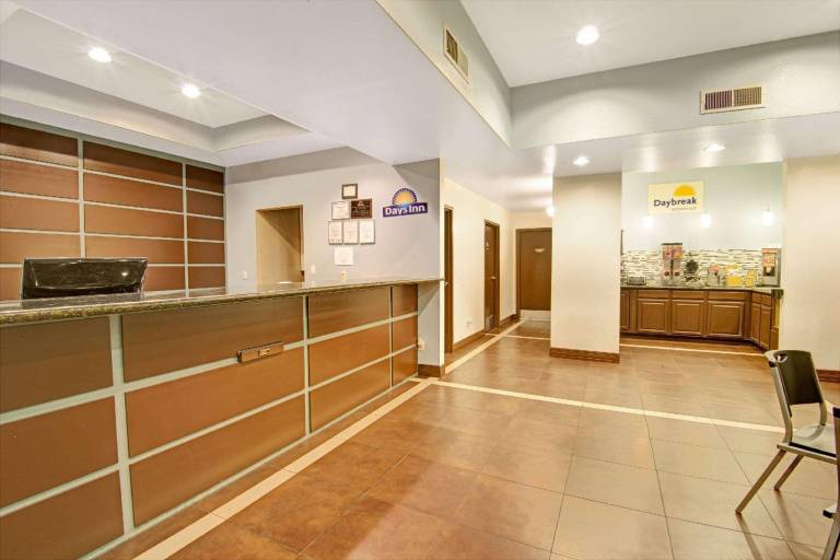 Days Inn by Wyndham El Paso West — photo 3