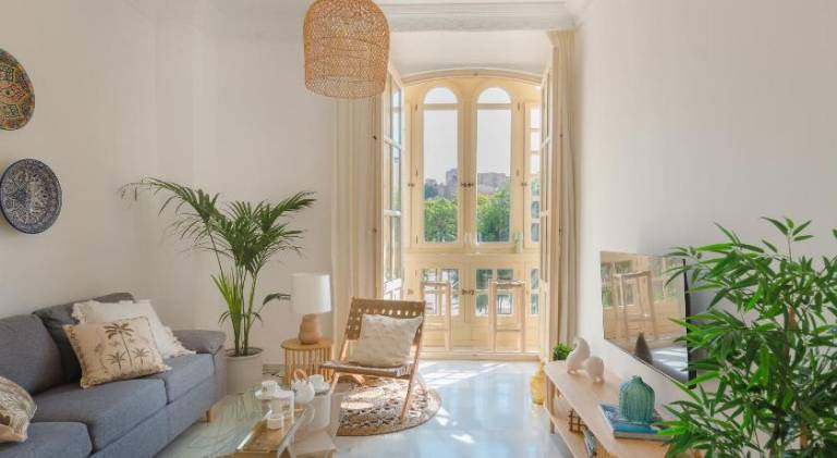 Fully equipped rental apartment with hot tub & terrace | Close to Alcazaba of Málaga | Pets are welcome — photo 2