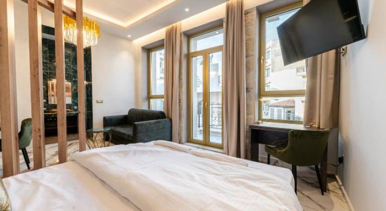 Beautiful serviced apartment with hot tub & patio | Pets are welcome in Heraklion