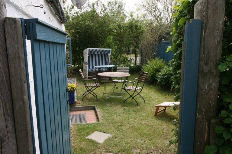 Rental apartment with grill, patio & yard — photo 5