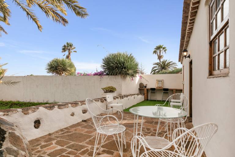 Holiday Home 'Casa Canaria Finca Real' with Private Garden, Balcony & Wi-Fi in Santa Cruz de Tenerife