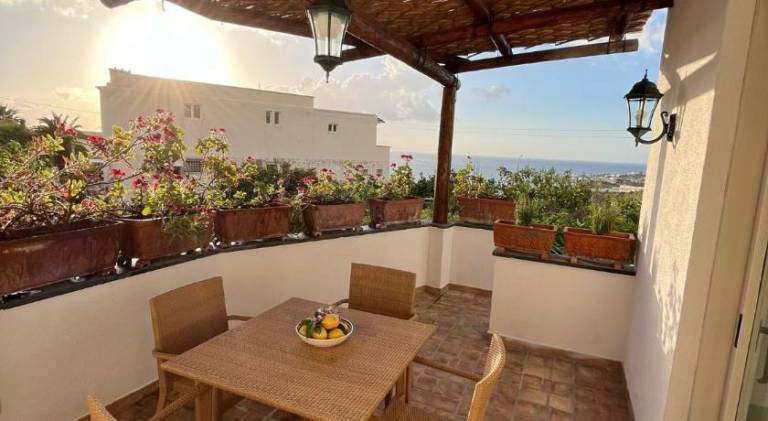 Spacious house | Next to the beach | Pets are welcome in Serrara Fontana