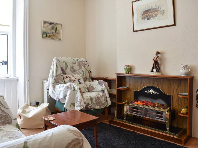 Cottage with yard & barbecue — photo 3