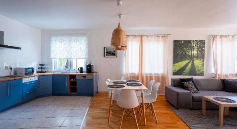 Lovely serviced apartment with BBQ & yard | Next to the beach | Pets are welcome — photo 5