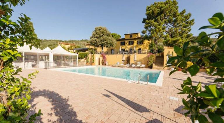 Family-oriented beautiful farm with pool, terrace & yard | Pets allowed — photo 5