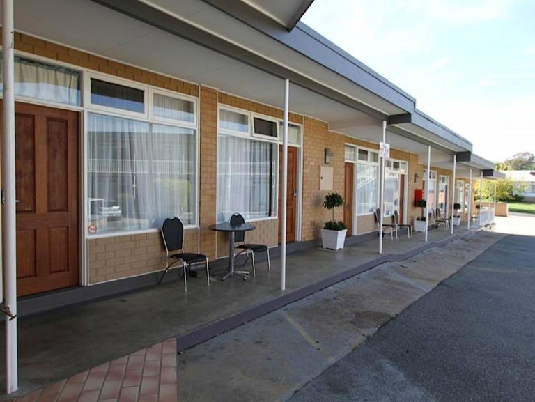 Motel  Queanbeyan City Council