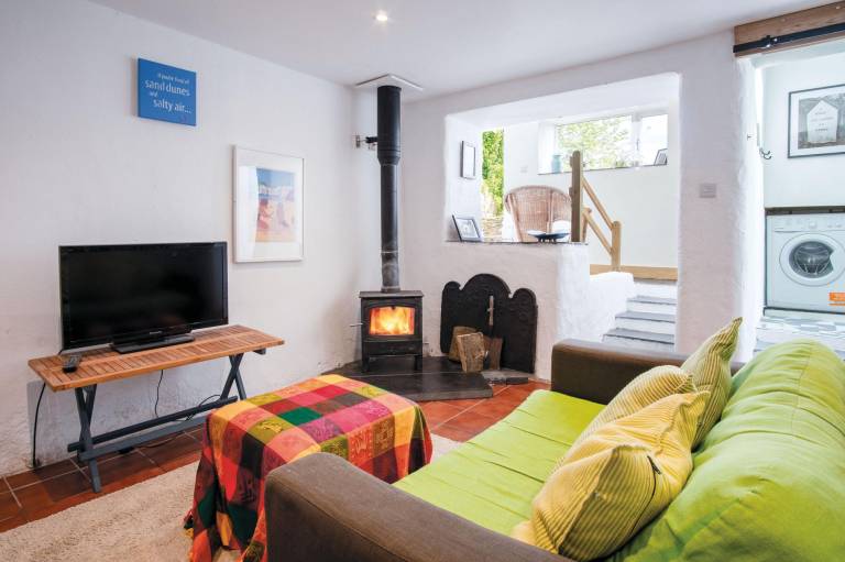 Family-friendly cottage with fast internet & yard | Pets are welcome — photo 2