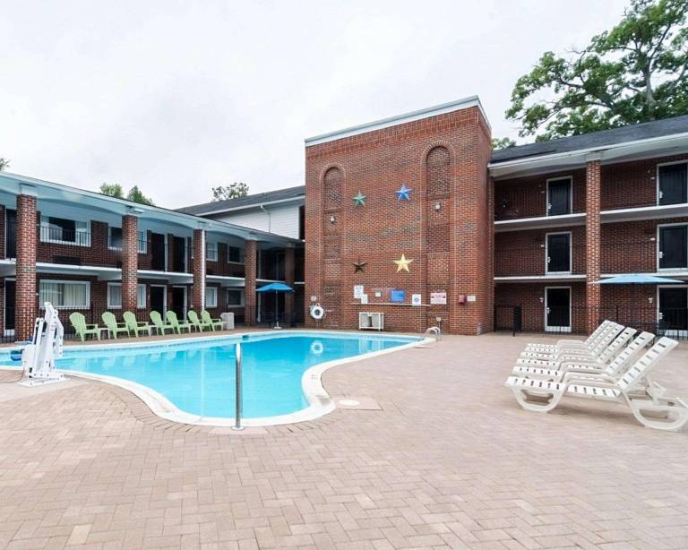 Rodeway Inn & Suites Williamsburg Central — photo 2